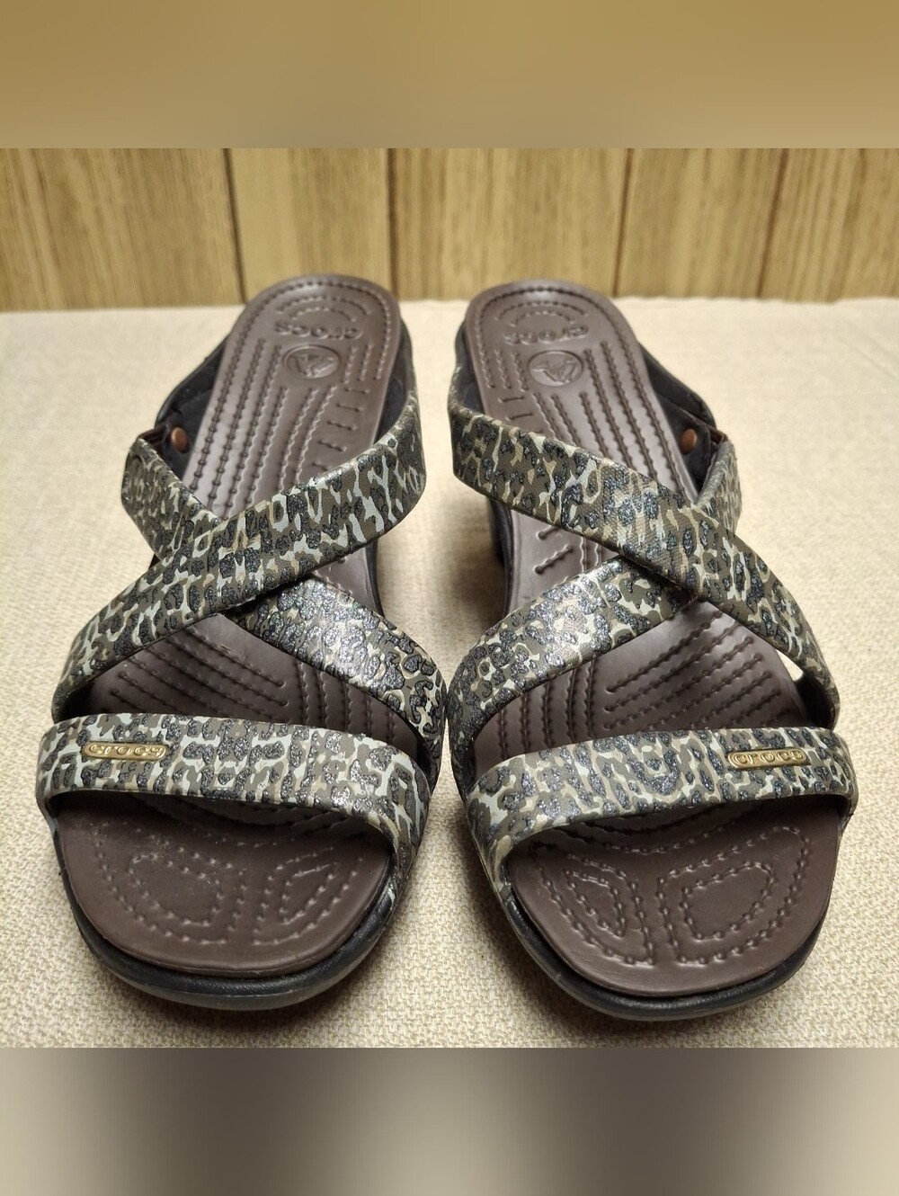 Crocs Cyprus IV Heels Sandals Womens 9 M Sparkle Leopard Strappy Comfort Shoes